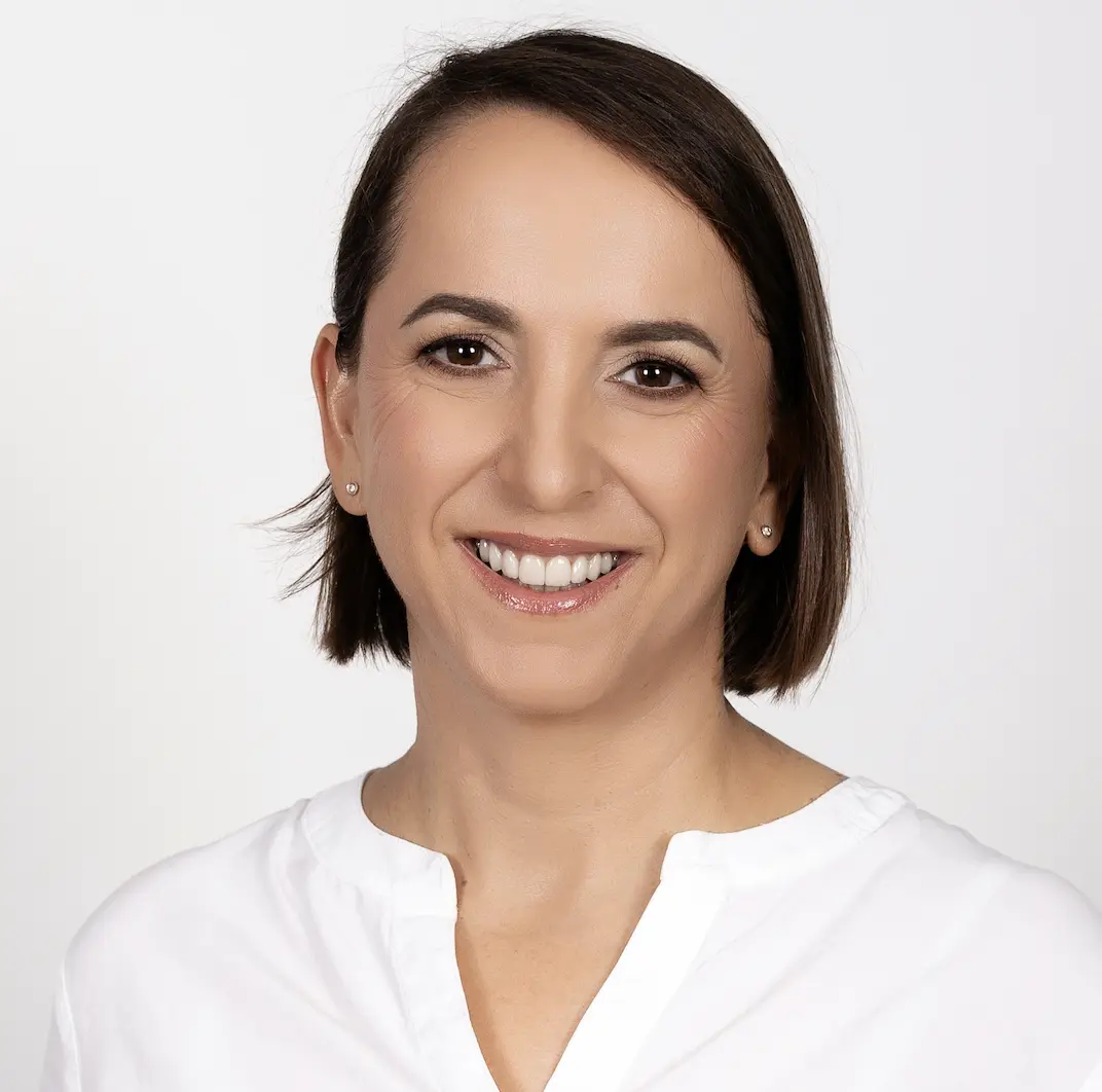 Portrait of Mandy Burns, Corporate Controller at EMPLOI
